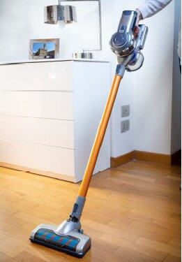 2724 Stick Vacuum